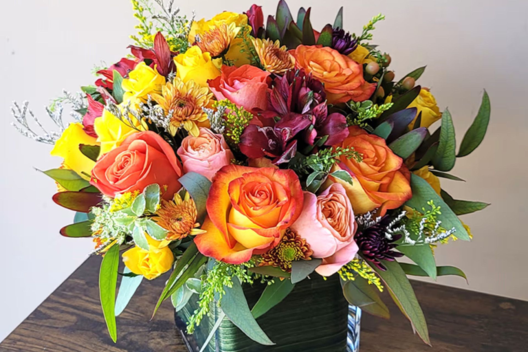 Bring Autumn Inside: Best Fall Floral Decor for Your Home