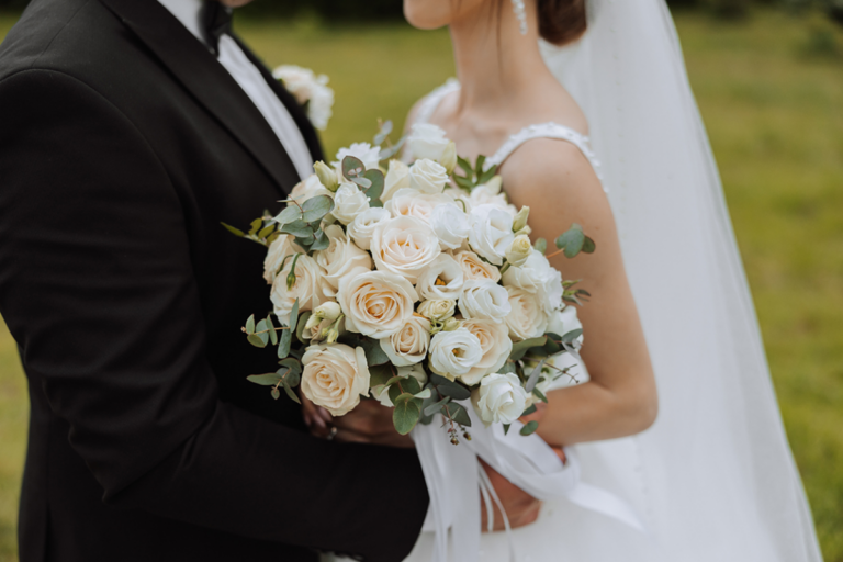 wedding flower 101 choosing the perfect blooms for your big day